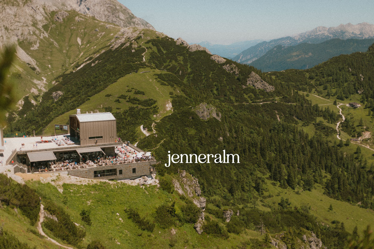 Jennerbahn in Berchtesgaden: Das Restaurant Jenneralm neben der Bergstation