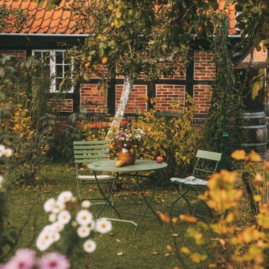 Herbstmarkt im Freilichtmuseum Molfsee: Tisch im Garten