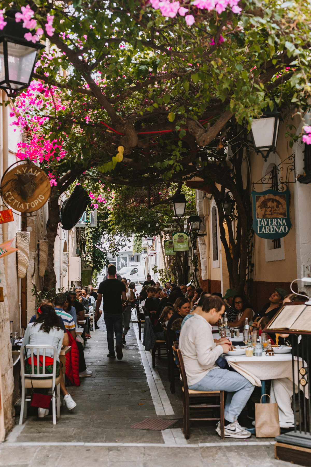 Tavernen in den Altstadtgassen von Rethymno auf Kreta