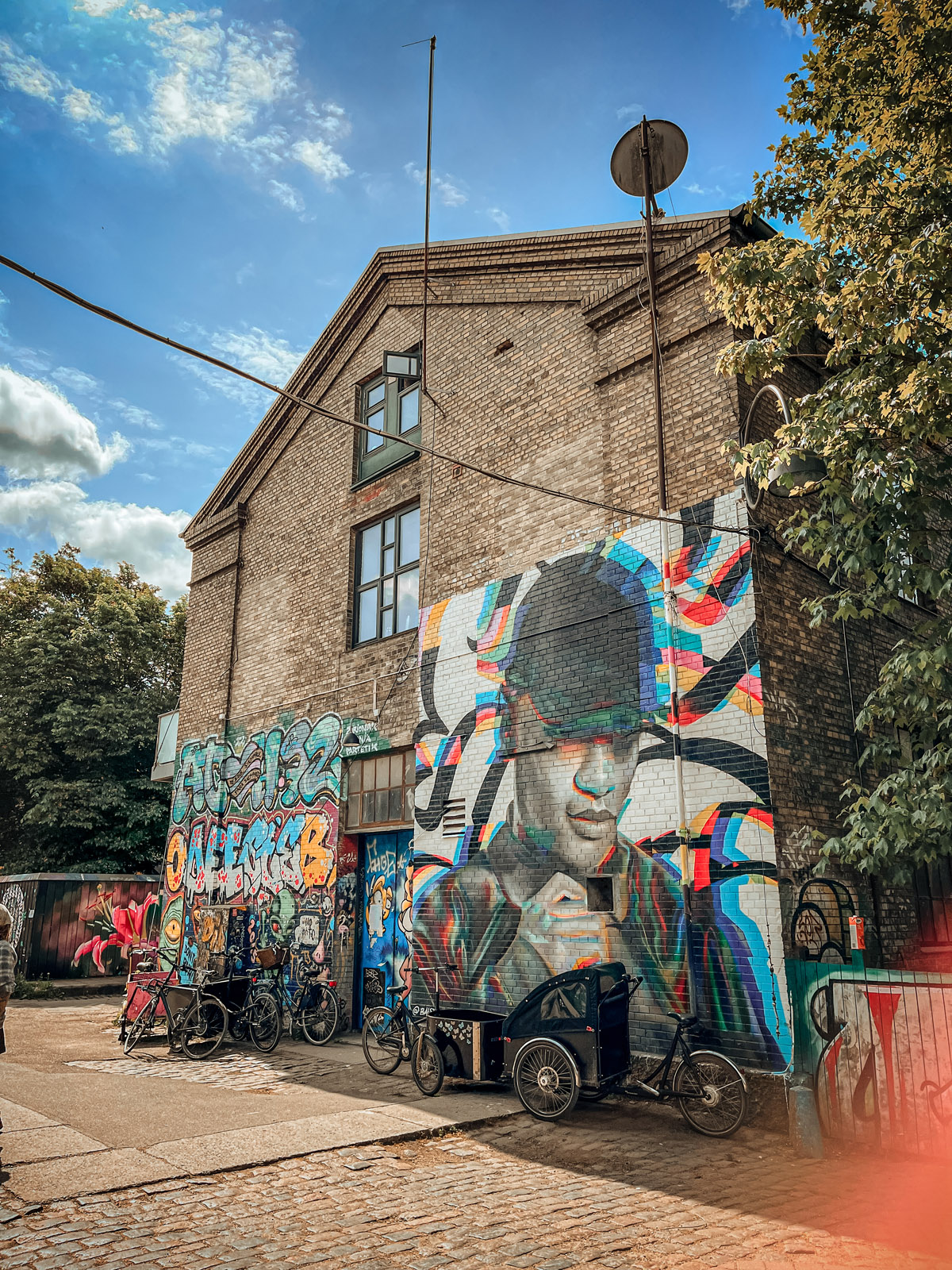 Streetart an Hausfasse in Freistadt Christiania in Kopenhagen